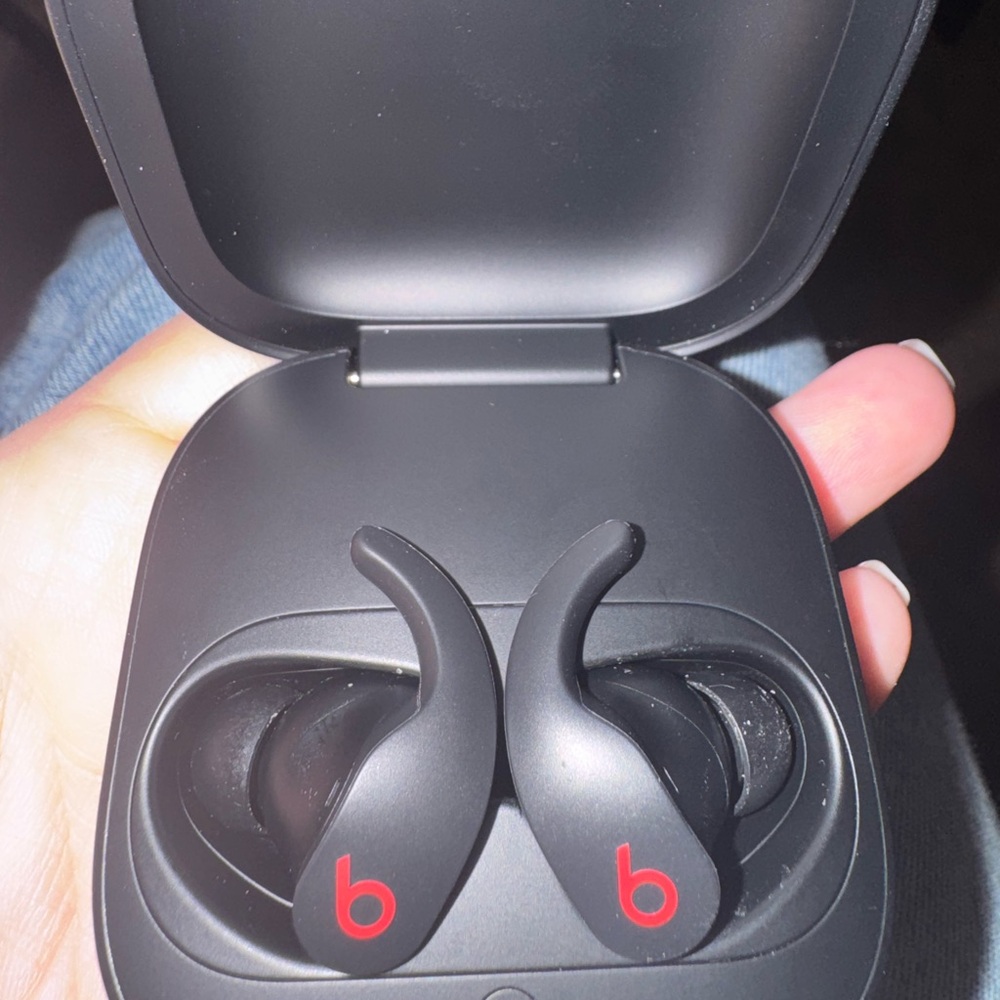 Beats by Dre Black Wireless Earbuds - Picture 4 of 5